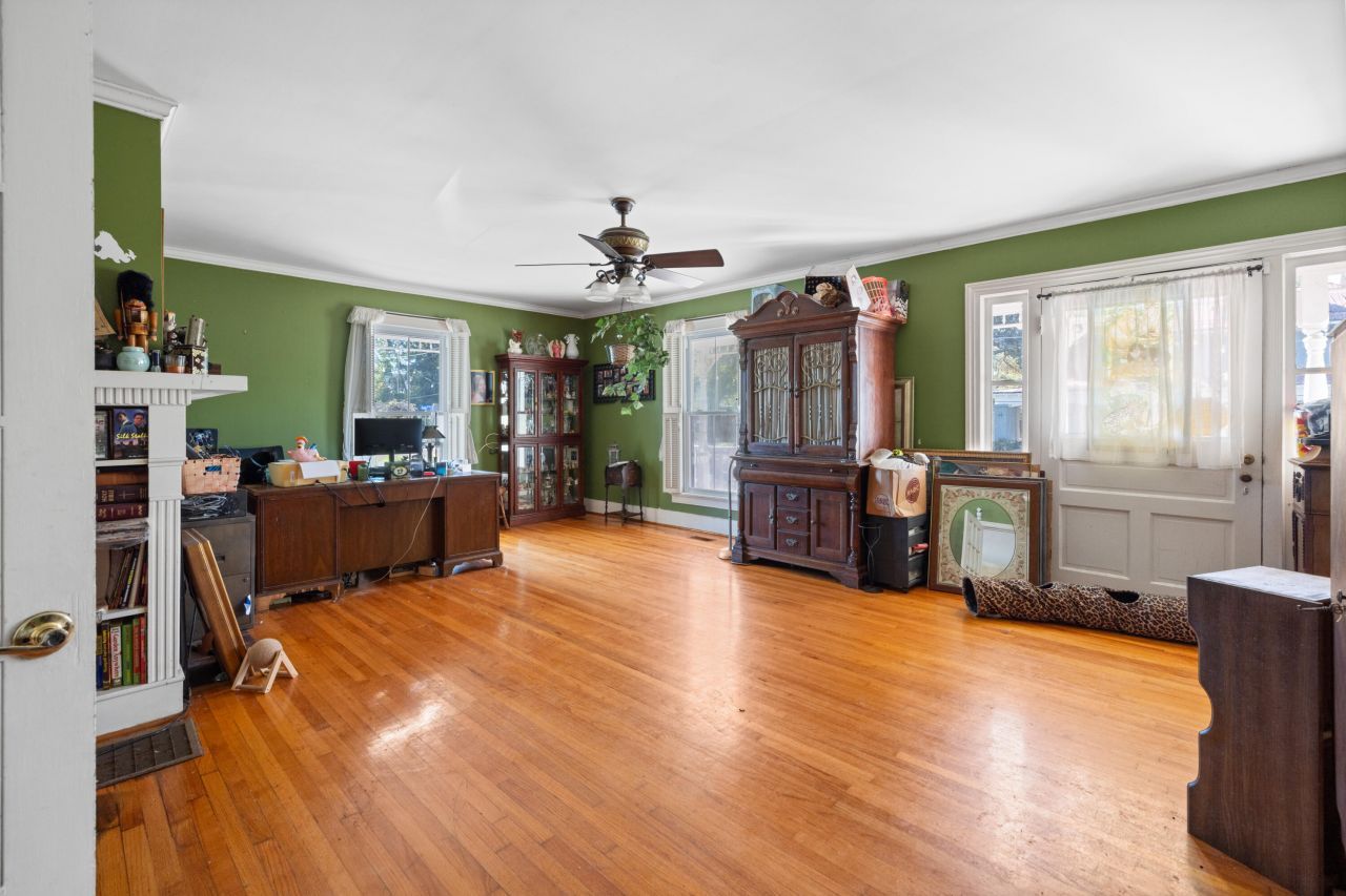 894 W 7th Street Photo 4