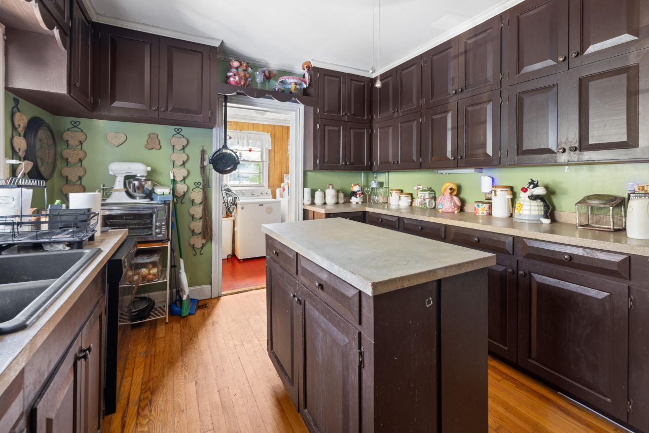 894 W 7th Street Photo 6