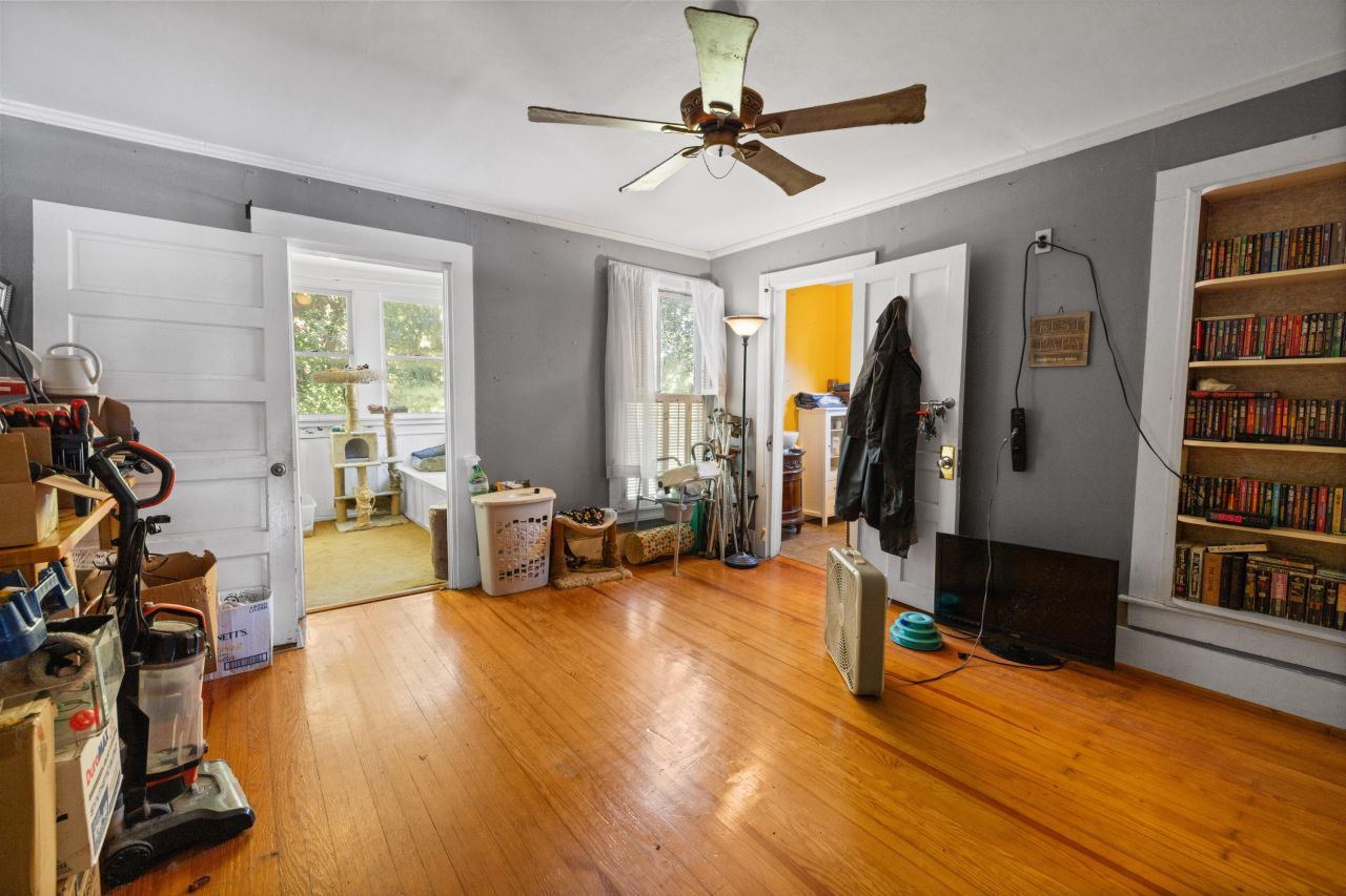 894 W 7th Street Photo 7