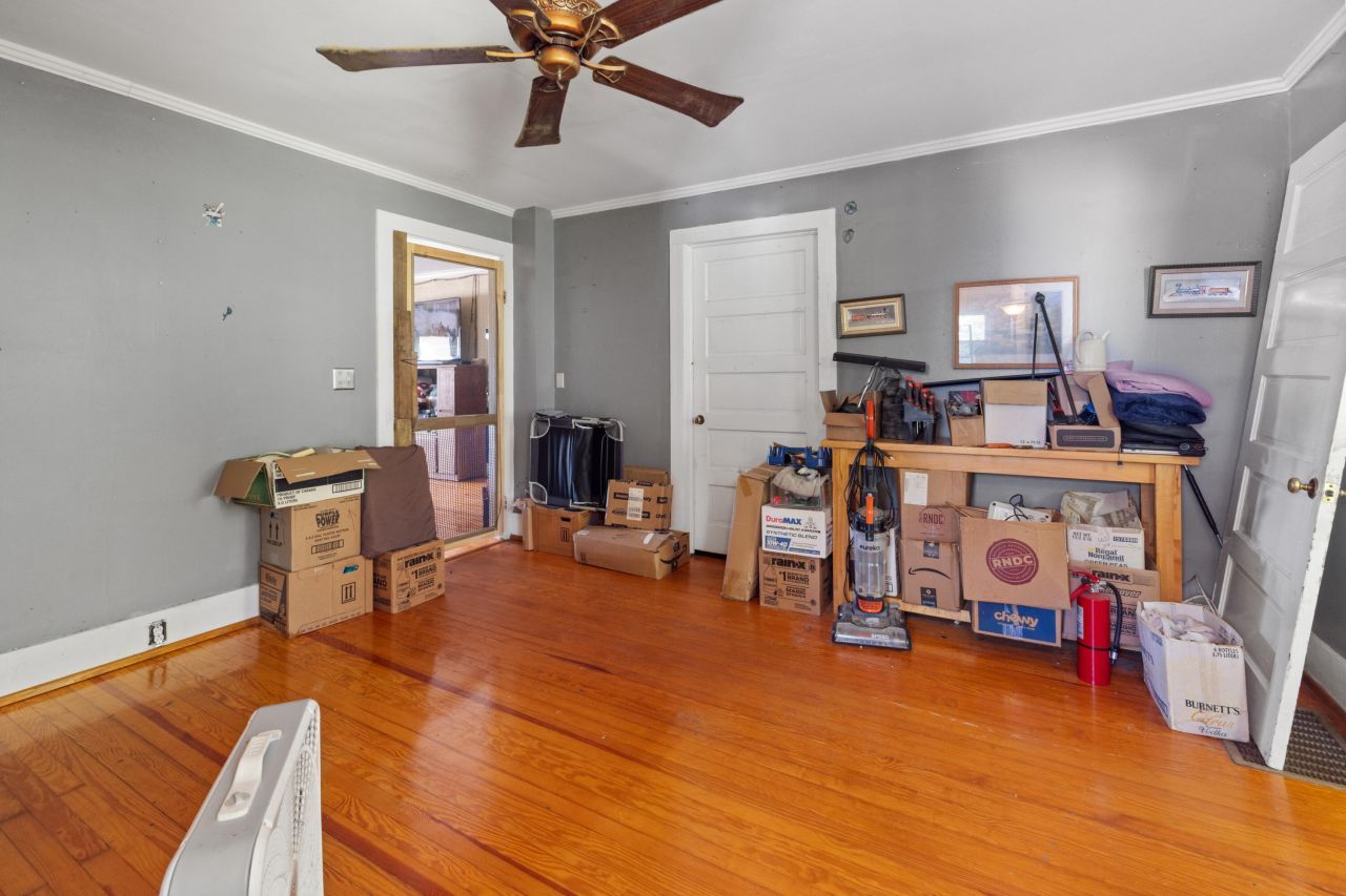 894 W 7th Street Photo 9