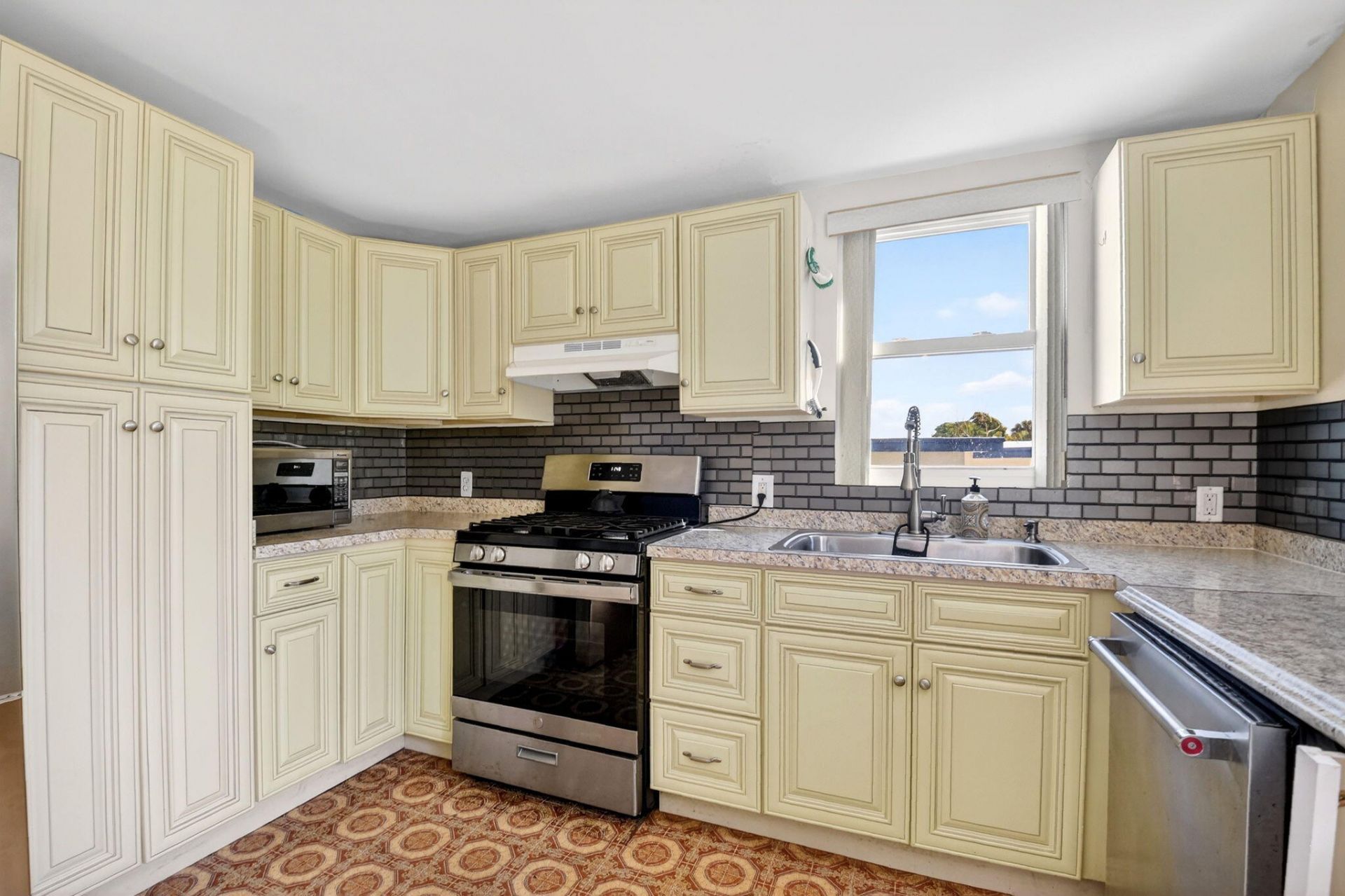 844 Bradley Street, West Palm Beach, FL 33405 Photo