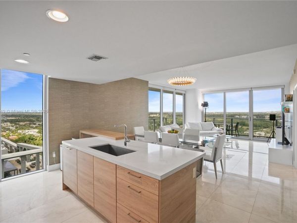 16385 Biscayne Blvd, Unit 2901 +2 Pa, North Miami Beach, FL 33160