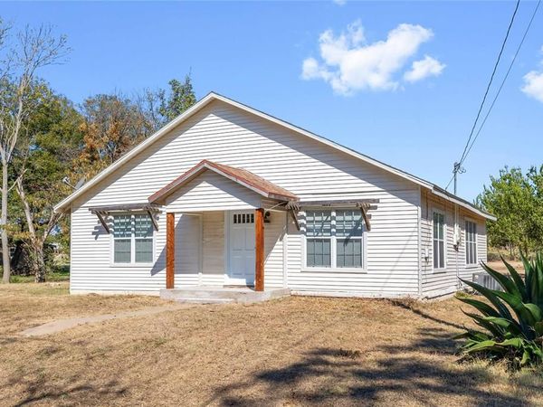 505 E Walcott Avenue, Comanche, TX 76442