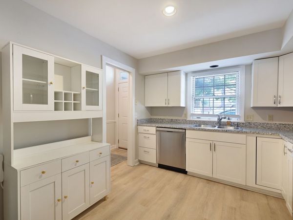 201 Rose Hall, Nashville, TN 37212