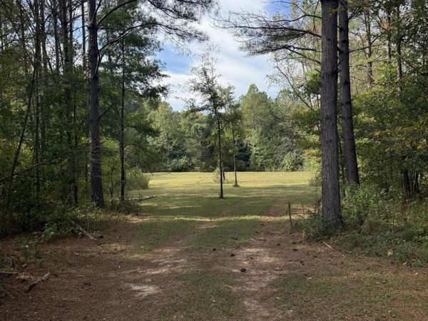 220 Lakewood Drive E, Jackson, TN 38305