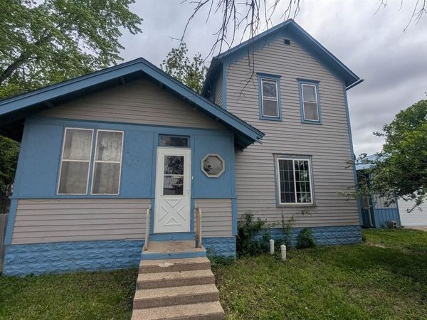 112 Pine St., Peterson, IA 51047