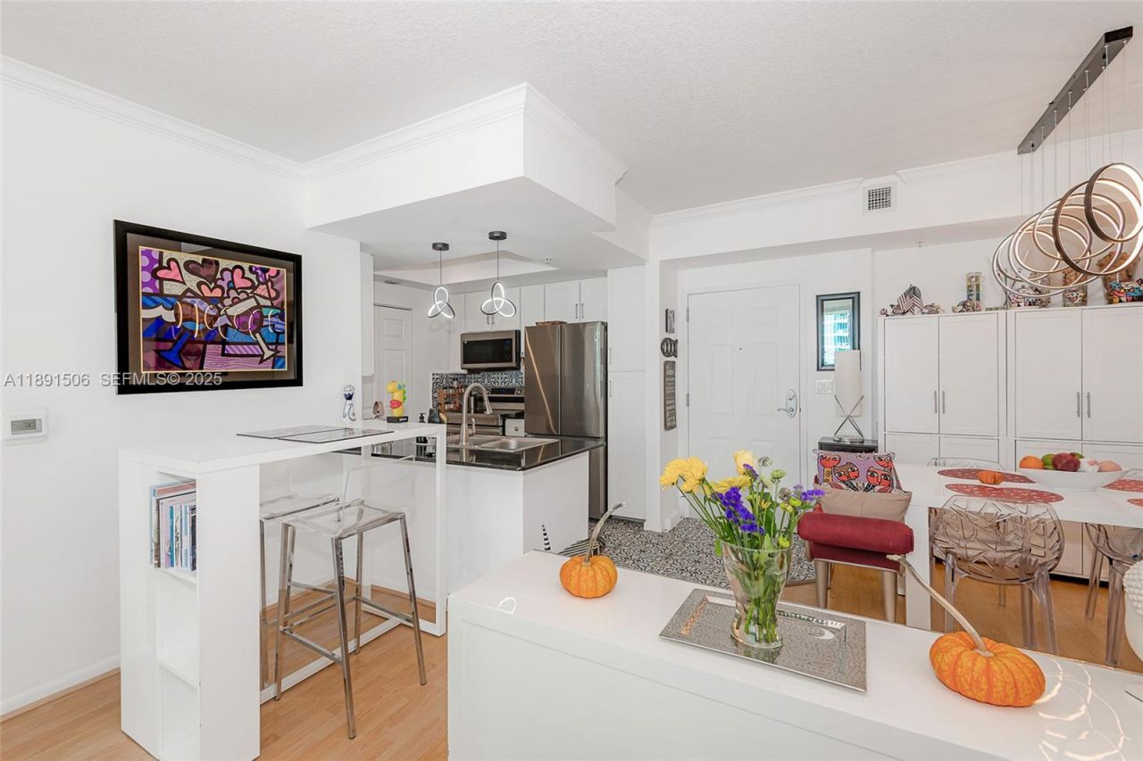 2000 N Bayshore Dr, Unit 907, Miami, FL 33137 Photo