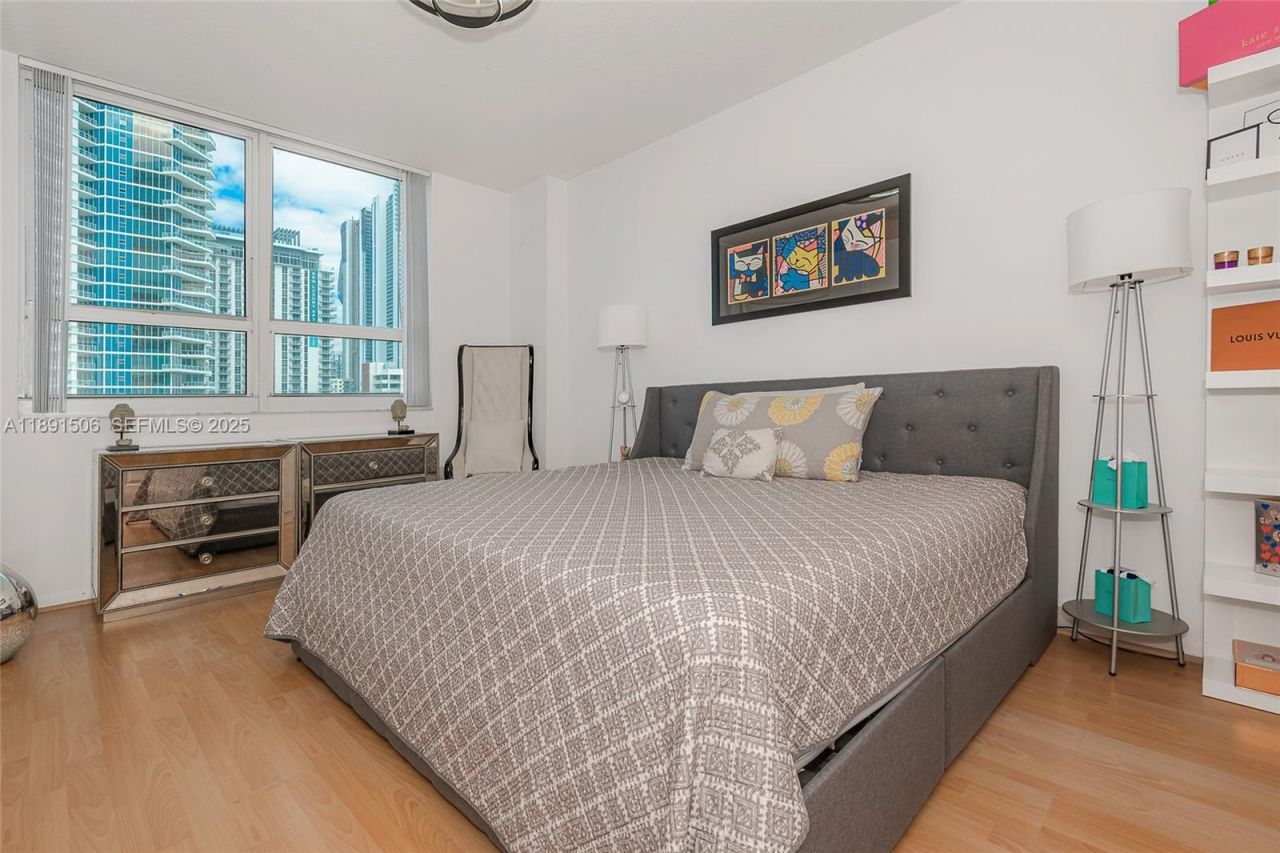 2000 N Bayshore Dr, Unit 907, Miami, FL 33137 Photo