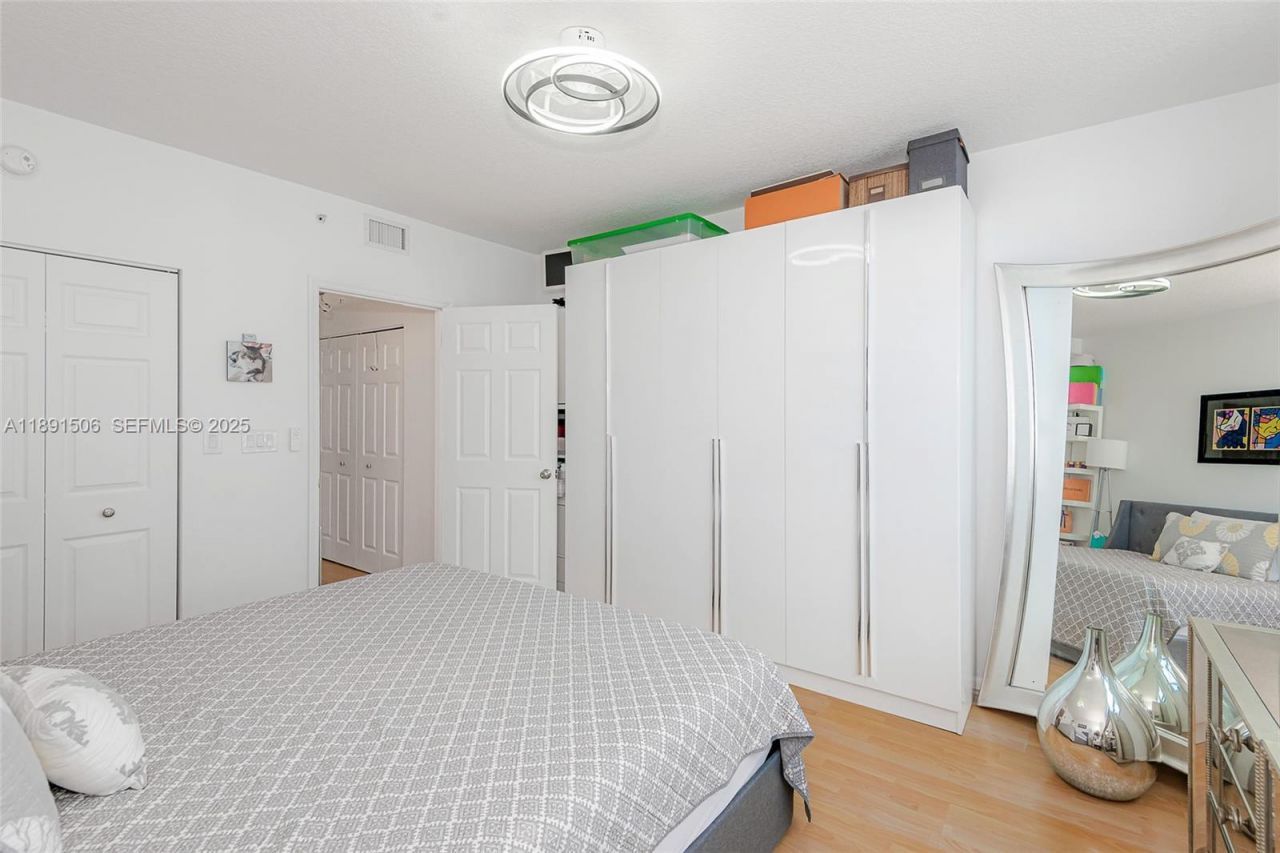 2000 N Bayshore Dr, Unit 907, Miami, FL 33137 Photo