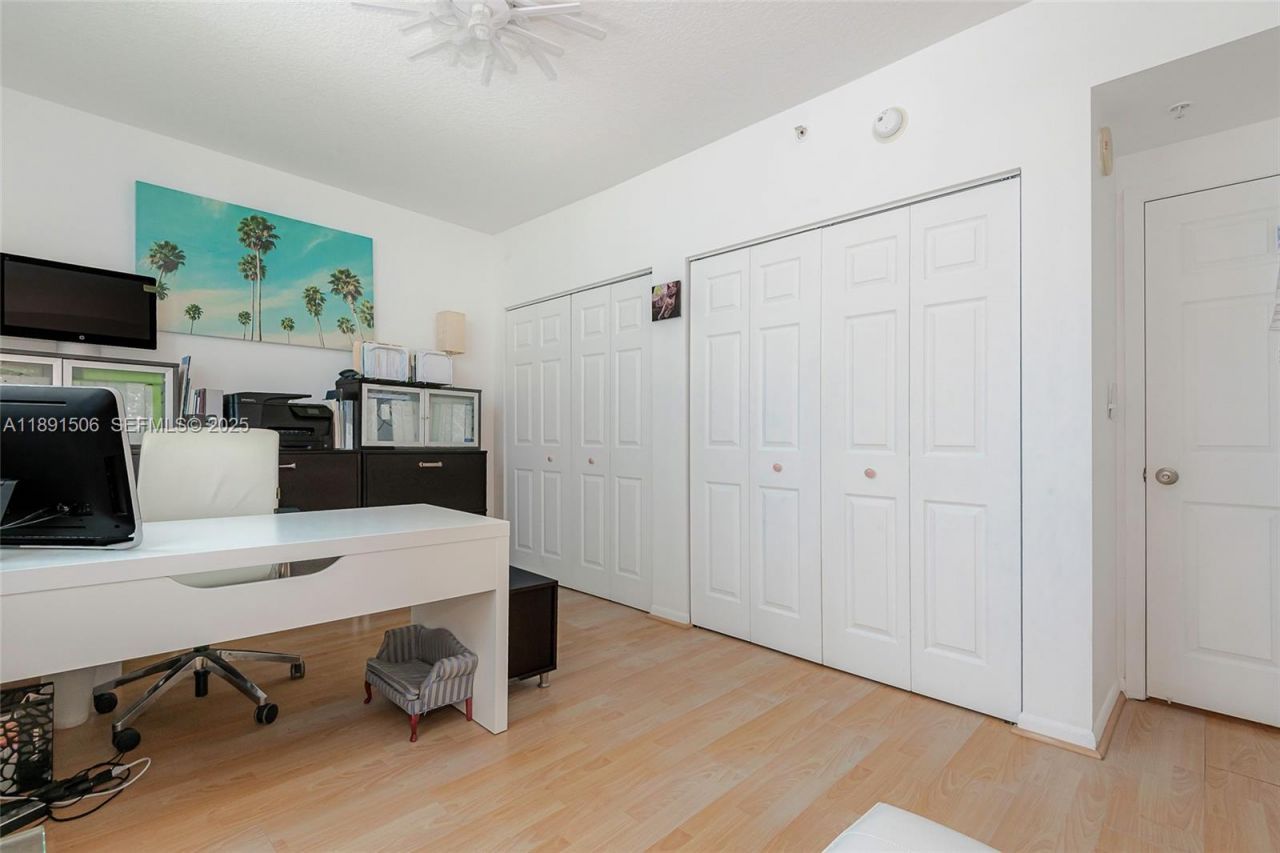 2000 N Bayshore Dr, Unit 907, Miami, FL 33137 Photo