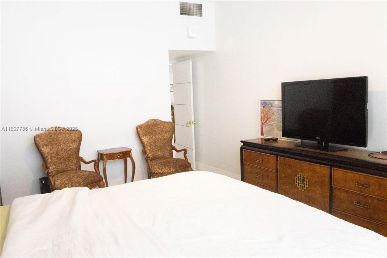 5005 Collins Ave, Unit 1523, Miami Beach, FL 33140 Photo