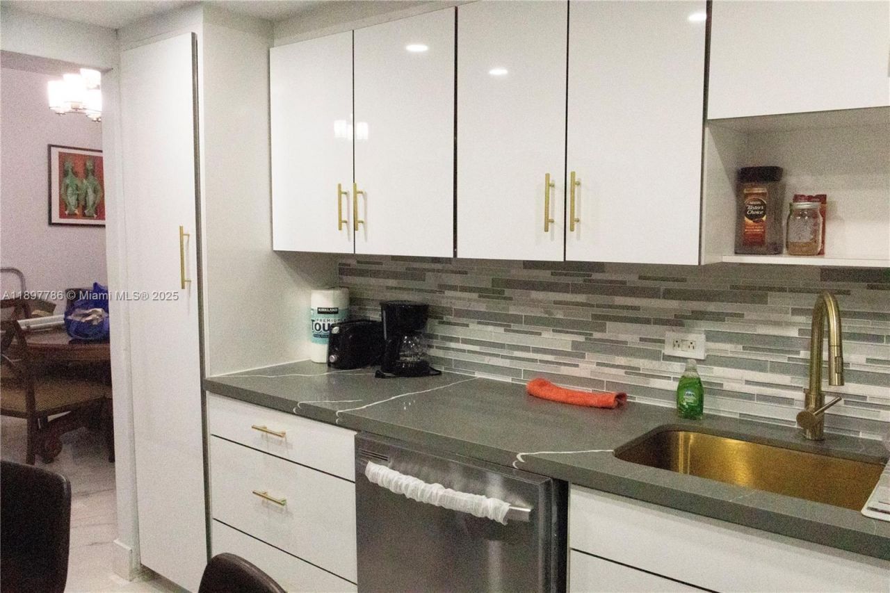 5005 Collins Ave, Unit 1523, Miami Beach, FL 33140 Photo