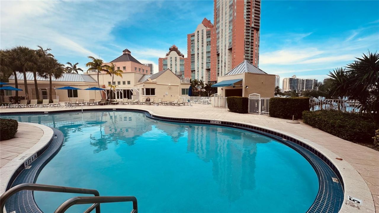 3340 NE 190th St, Unit 403, Aventura, FL 33180 Photo