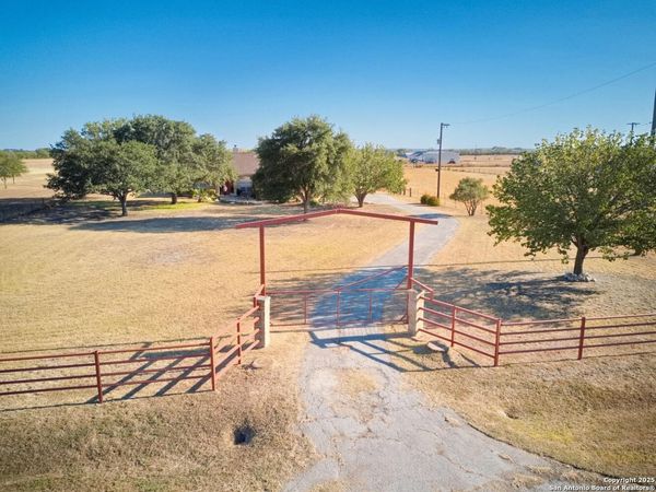 15260 Miller Rd, St Hedwig, TX 78152