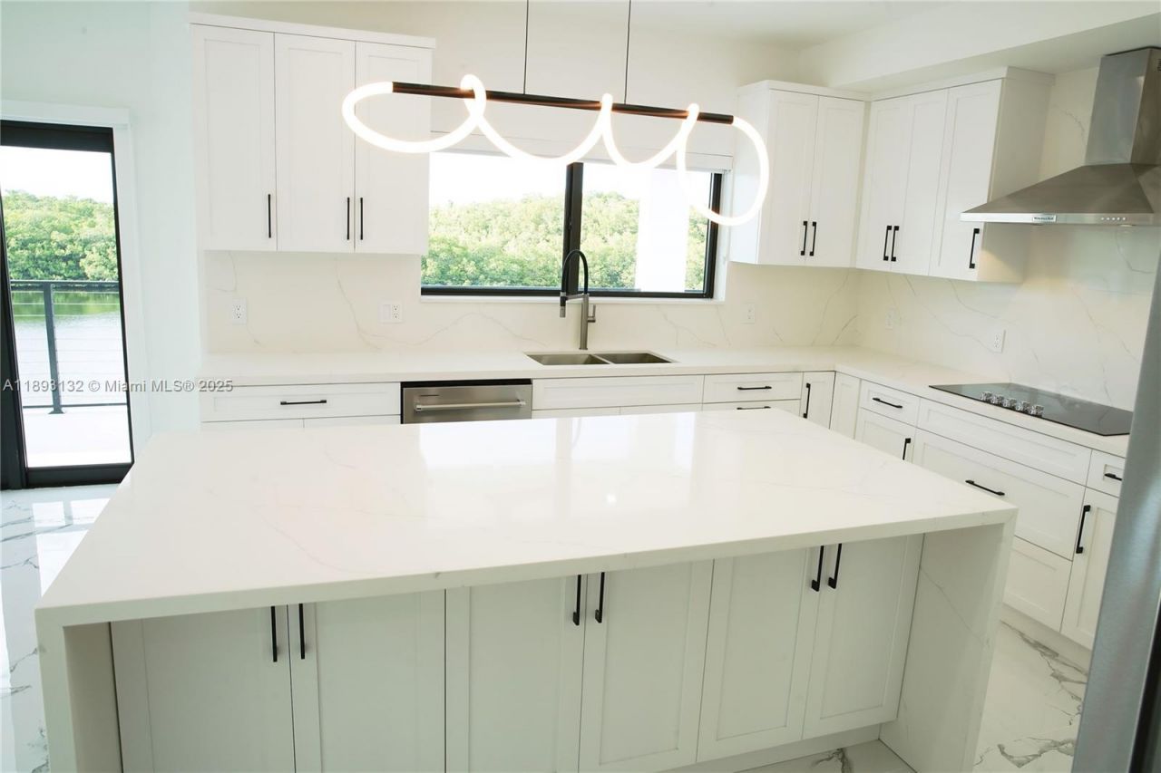 191 Fontaine Dr, Tavernier, FL 33070 Photo