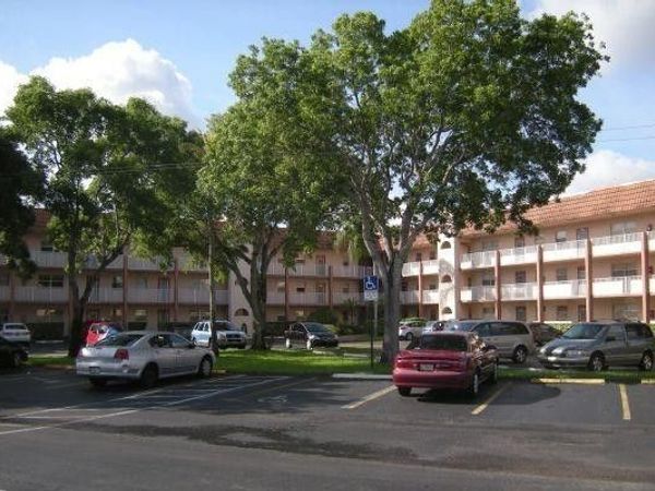 8861 Sunrise Lakes Boulevard, Unit 305, Sunrise, FL 33322