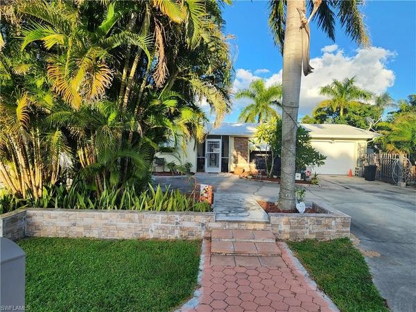 1370 Harbor View DR, NORTH FORT MYERS, FL 33917
