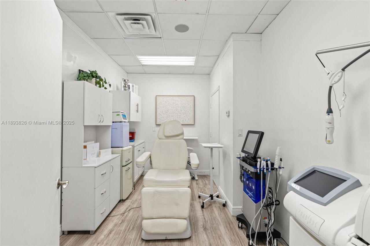 Please Call For Address, South Miami, FL 33143 Photo