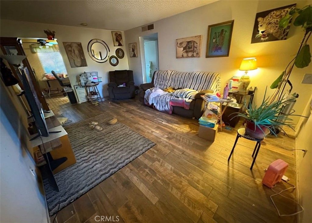 3095 W Bellaire, Fresno, CA 93722 Main Photo