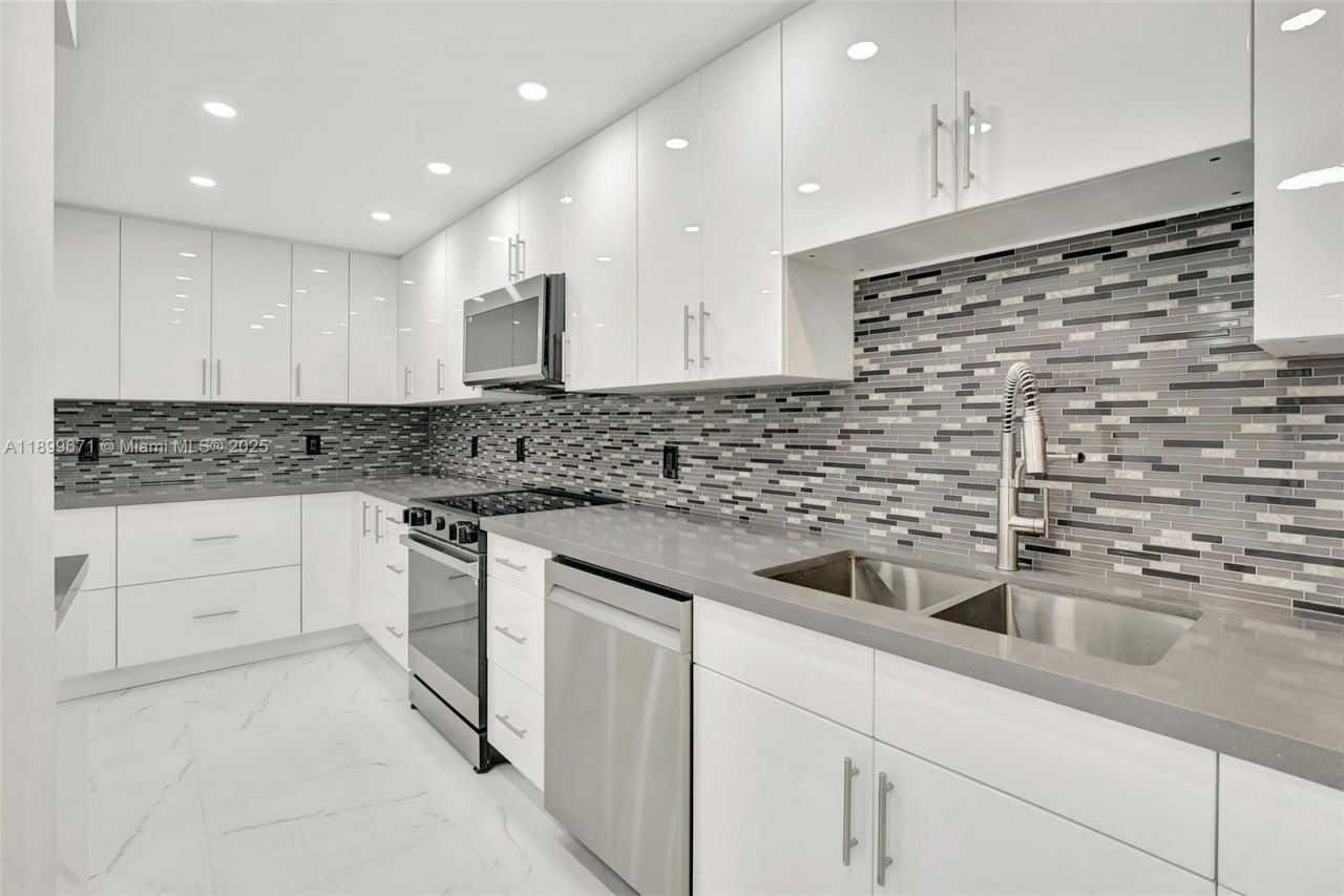 9801 Collins Ave, Unit 15X, Bal Harbour, FL 33154 Photo