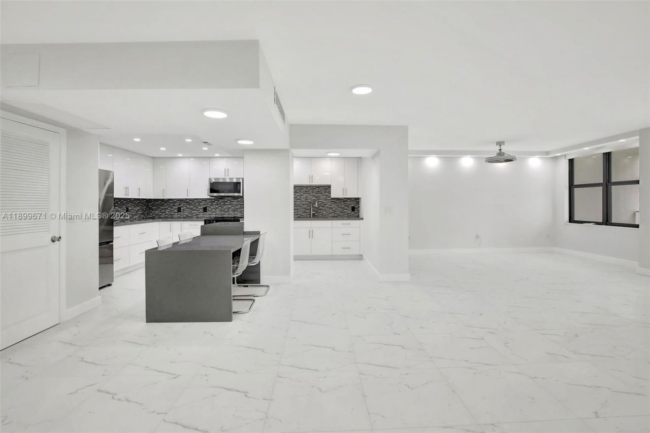 9801 Collins Ave, Unit 15X, Bal Harbour, FL 33154 Photo