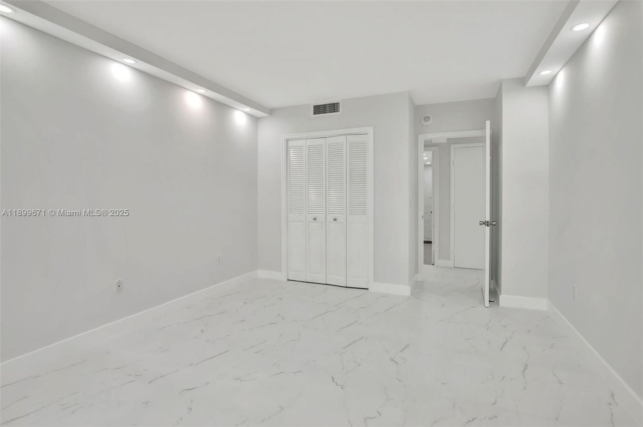 9801 Collins Ave, Unit 15X, Bal Harbour, FL 33154 Photo