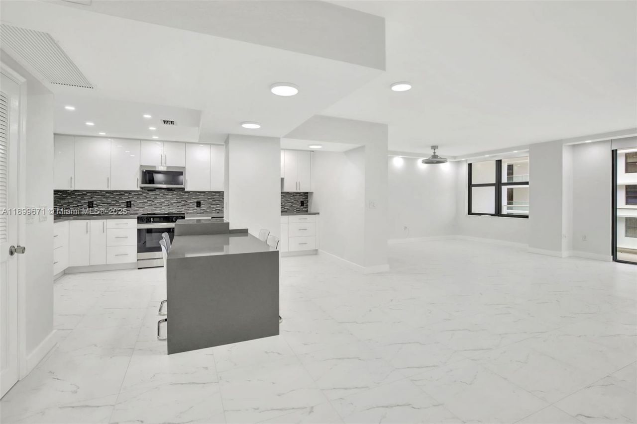 9801 Collins Ave, Unit 15X, Bal Harbour, FL 33154 Photo