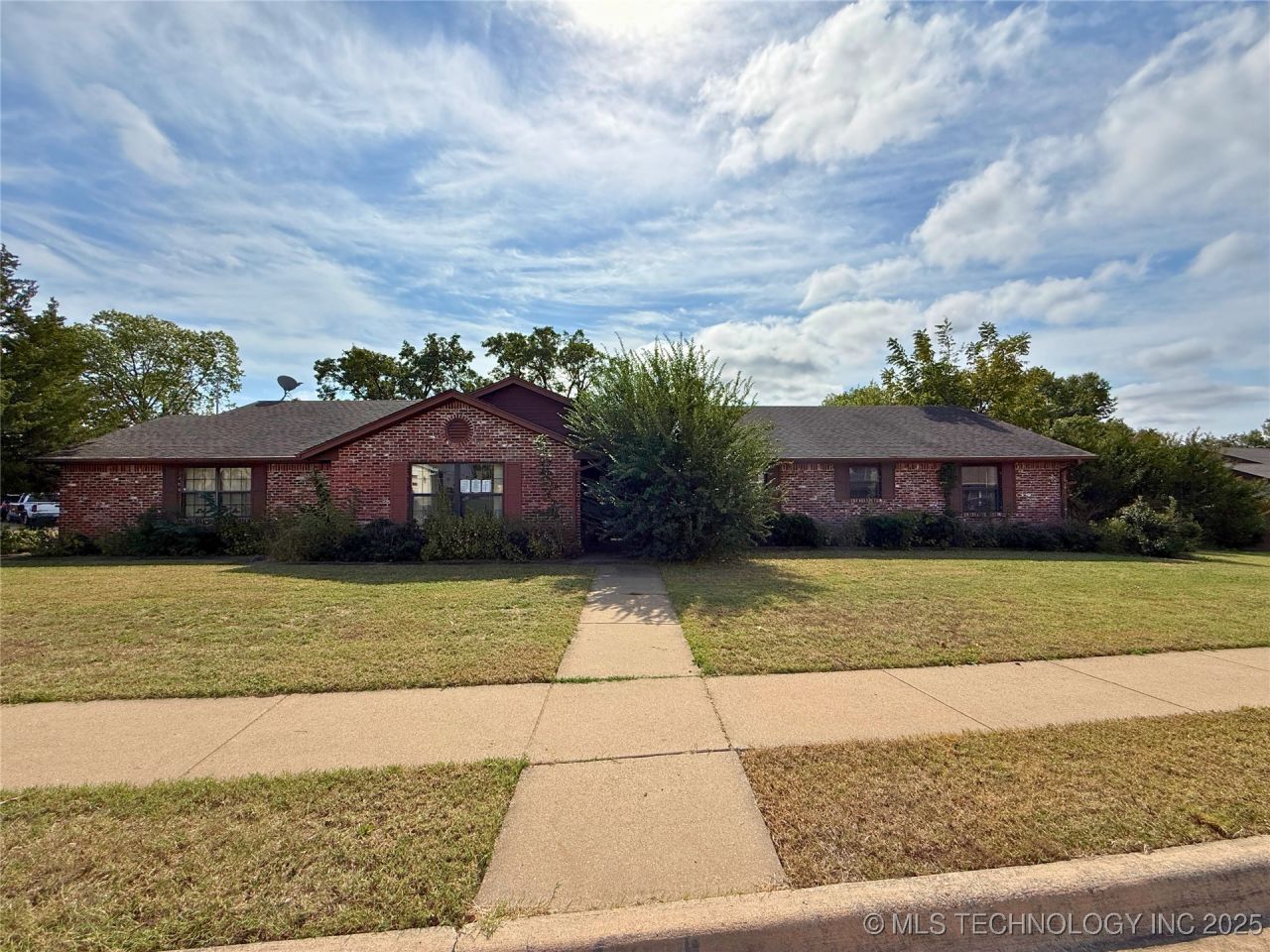 3201 Brighton Lane, Bartlesville, OK 74006 Main Photo