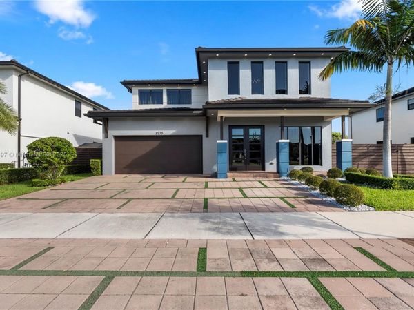 8975 NW 161st Ter, Miami Lakes, FL 33018