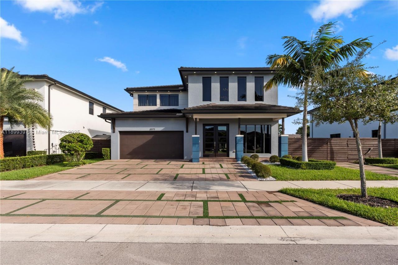 8975 NW 161st Ter, Miami Lakes, FL 33018 Photo