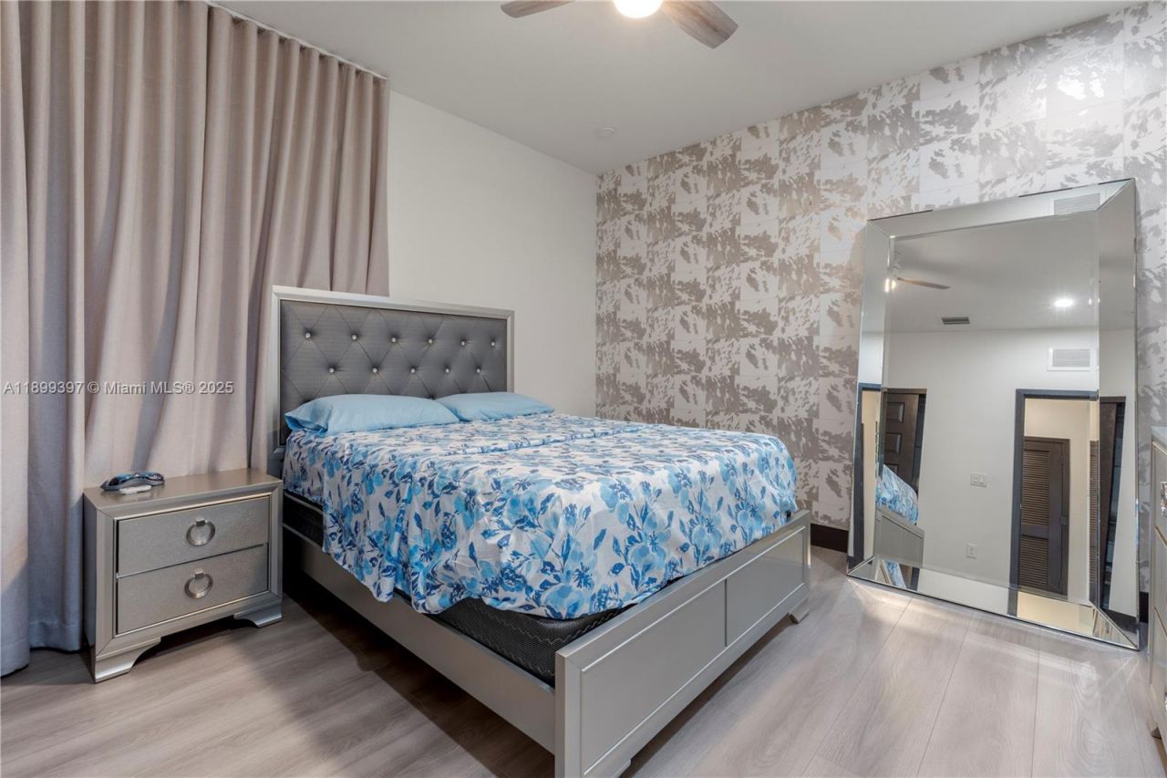 8975 NW 161st Ter, Miami Lakes, FL 33018 Photo