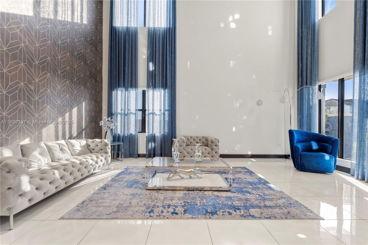 8975 NW 161st Ter, Miami Lakes, FL 33018 Photo