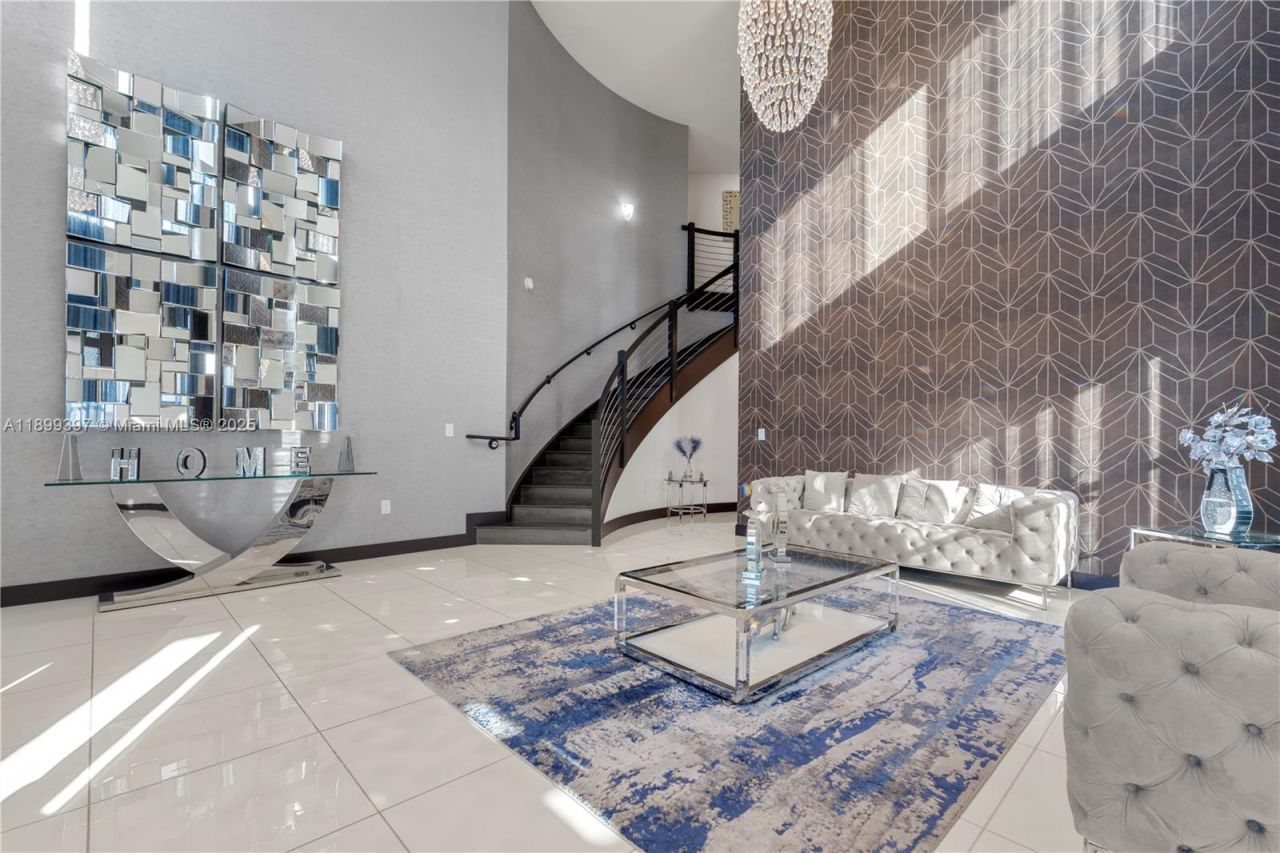 8975 NW 161st Ter, Miami Lakes, FL 33018 Photo