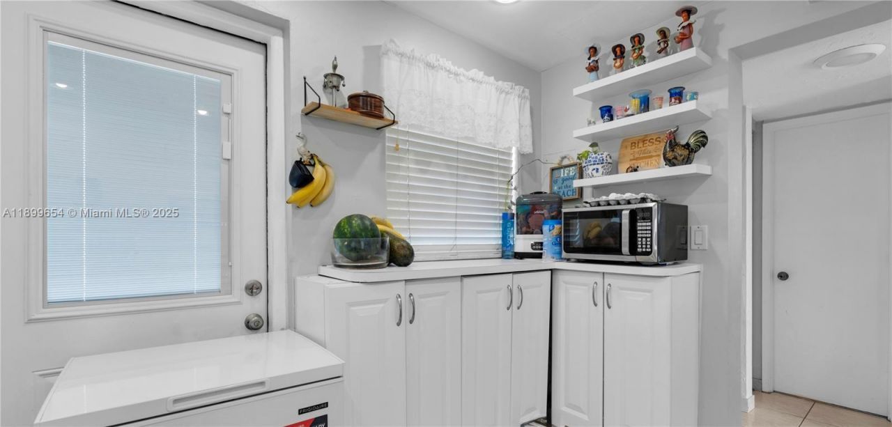 7850 Byron Ave, Unit 1004, Miami Beach, FL 33141 Photo