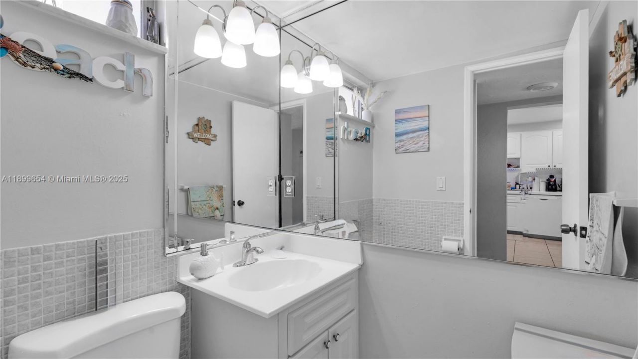 7850 Byron Ave, Unit 1004, Miami Beach, FL 33141 Photo