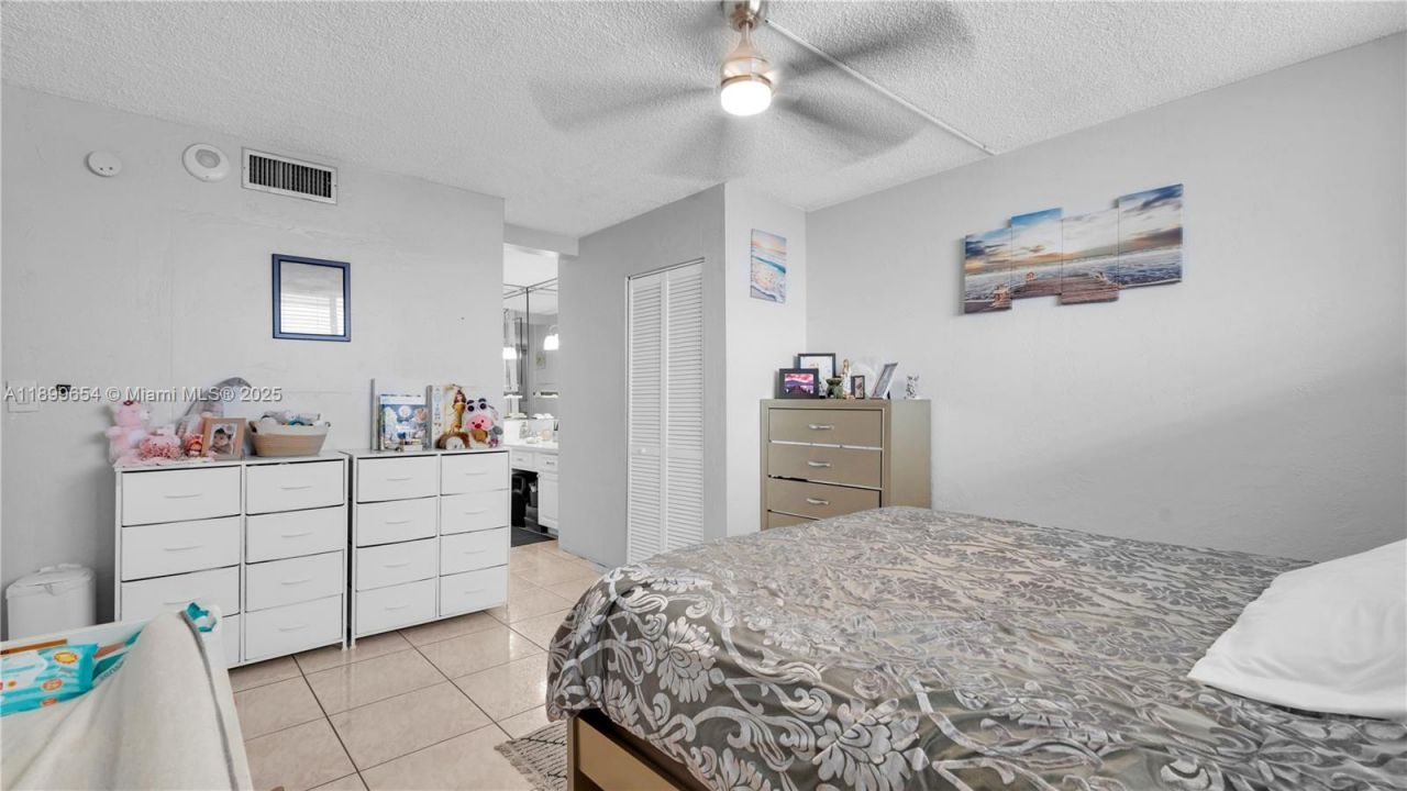 7850 Byron Ave, Unit 1004, Miami Beach, FL 33141 Photo