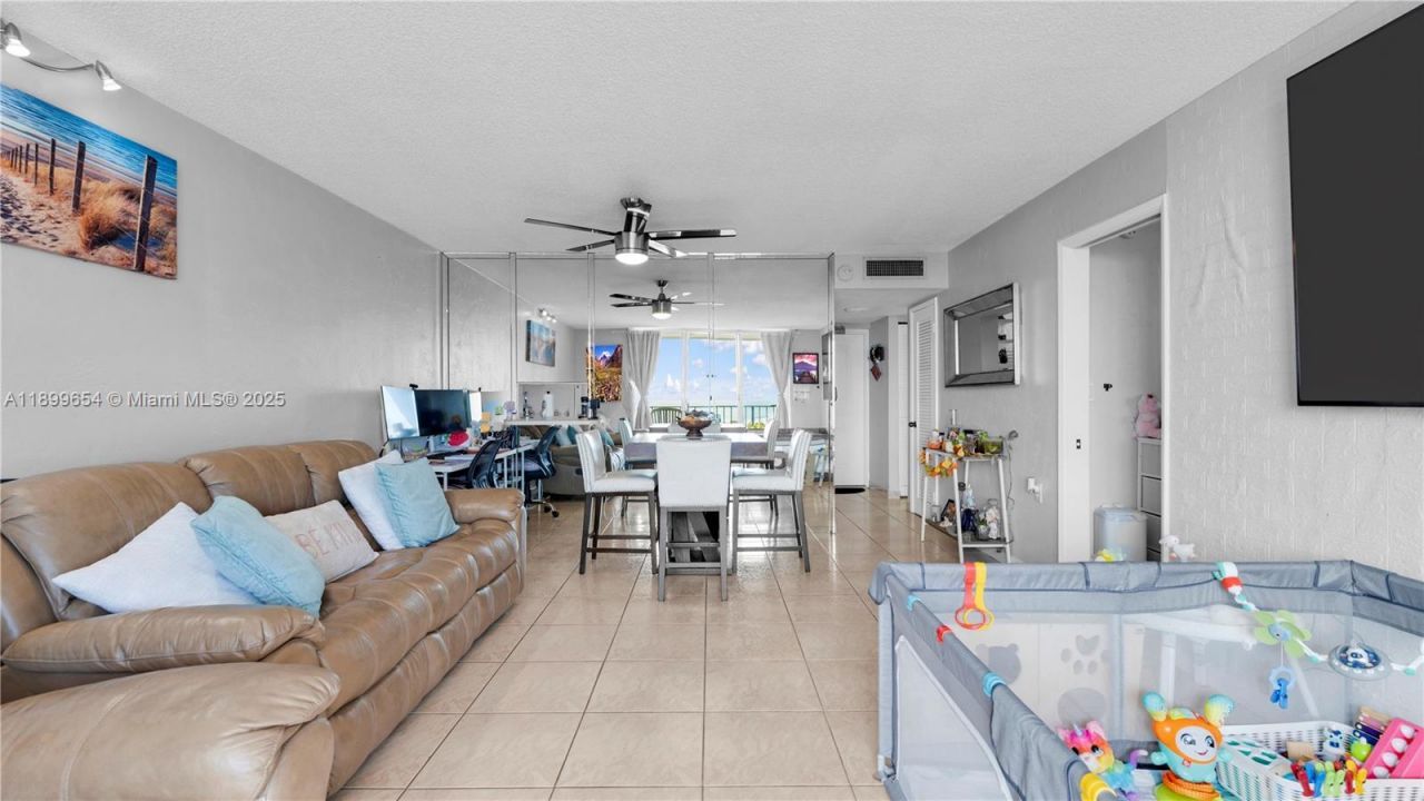7850 Byron Ave, Unit 1004, Miami Beach, FL 33141 Photo