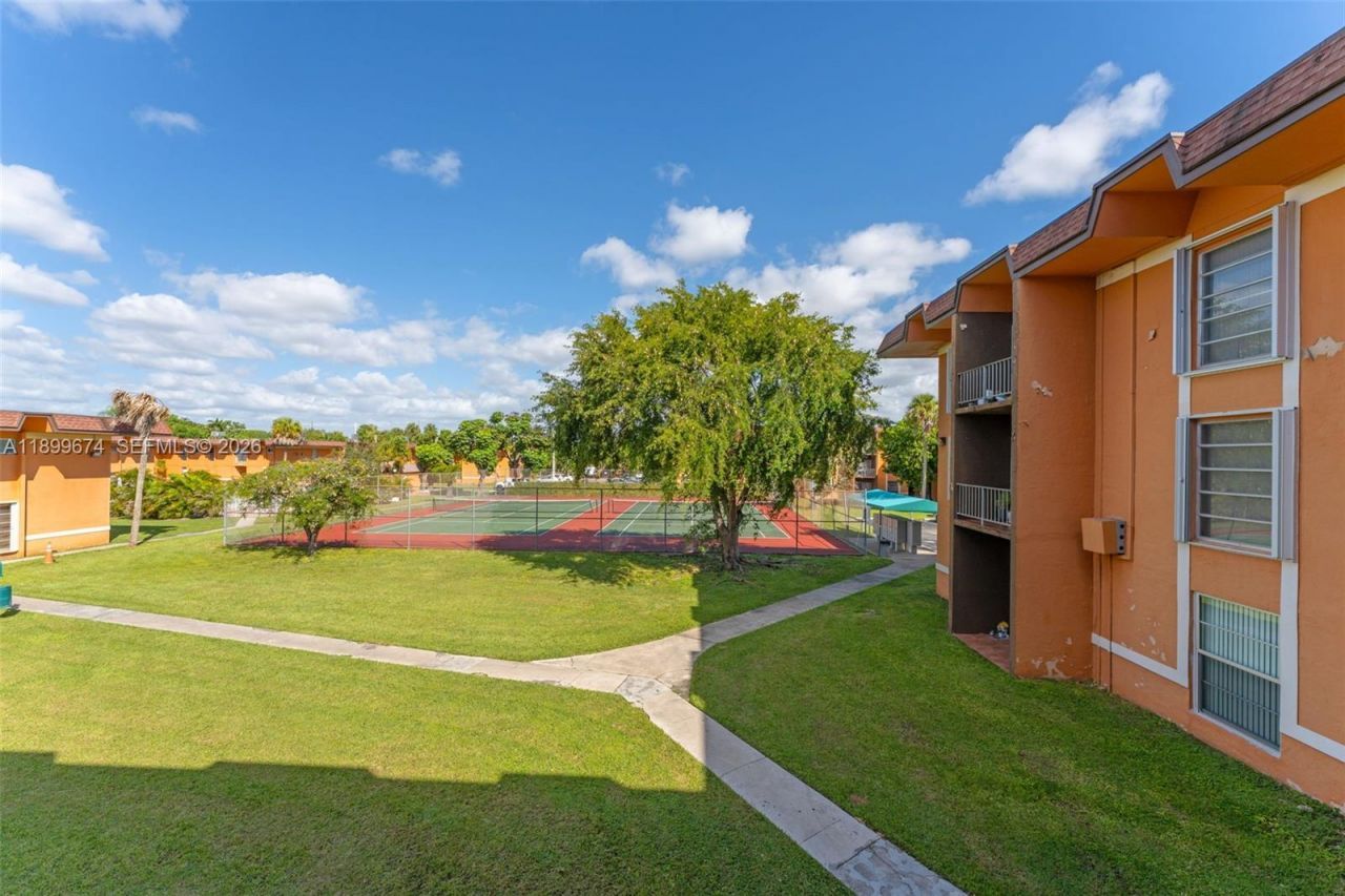 9437 SW 76th St, Unit V25, Miami, FL 33173 Photo