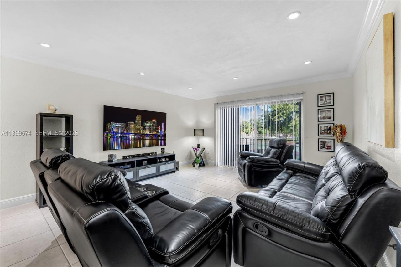 9437 SW 76th St, Unit V25, Miami, FL 33173 Photo