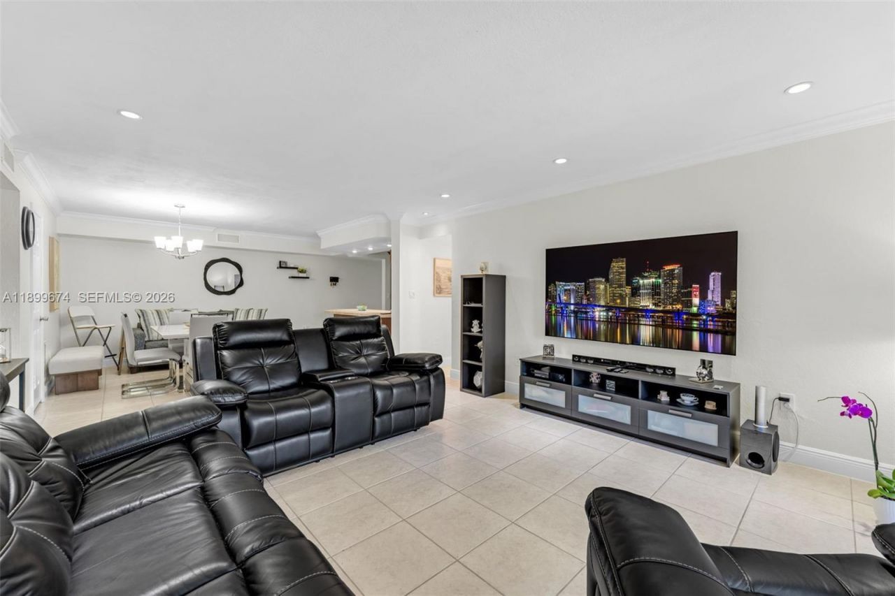 9437 SW 76th St, Unit V25, Miami, FL 33173 Photo