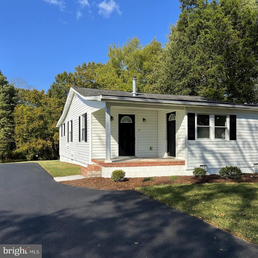 17201 Sarah Street, Bowling Green, VA 22427 Main Photo