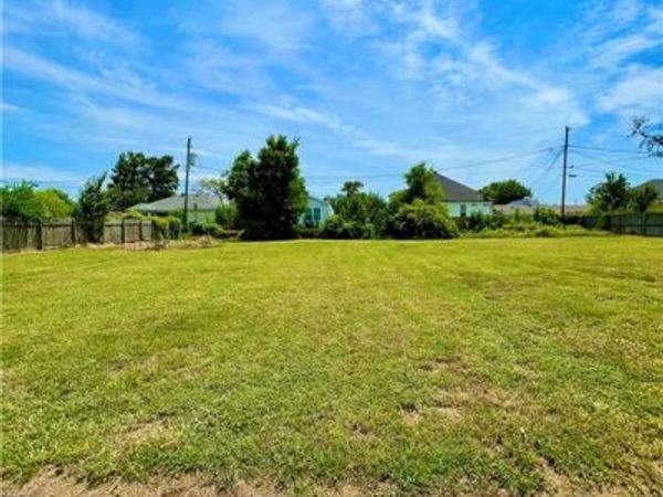 400 DOERR Drive, Arabi, LA 70032