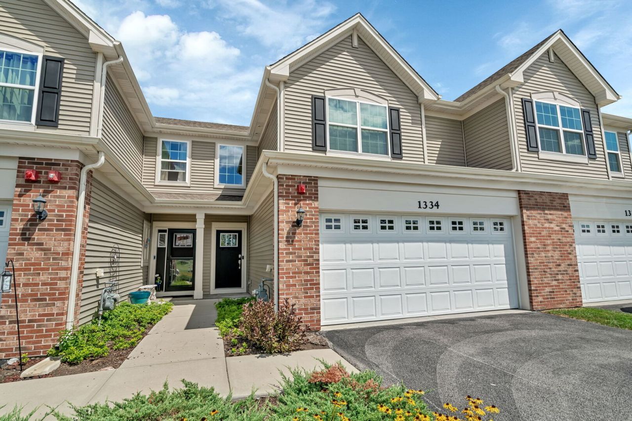 1334 Hawk Hollow Drive, Yorkville, IL 60560 Main Photo