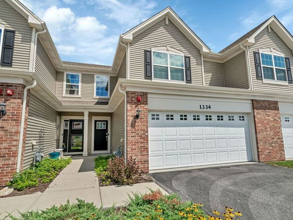 1334 Hawk Hollow Drive, Yorkville, IL 60560