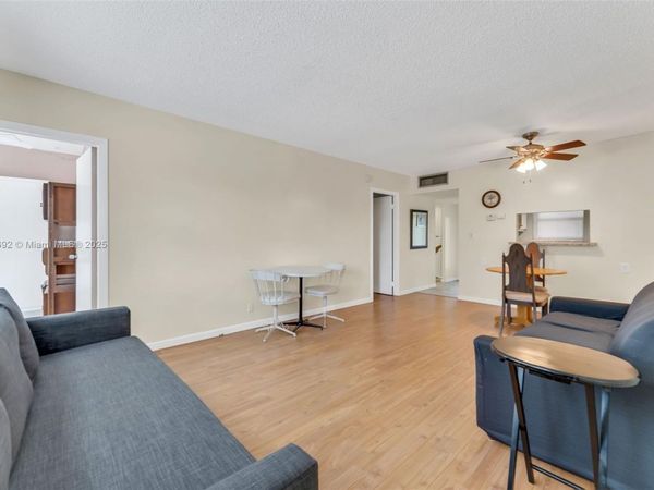 5000 NW 36th St, Unit 506, Lauderdale Lakes, FL 33319