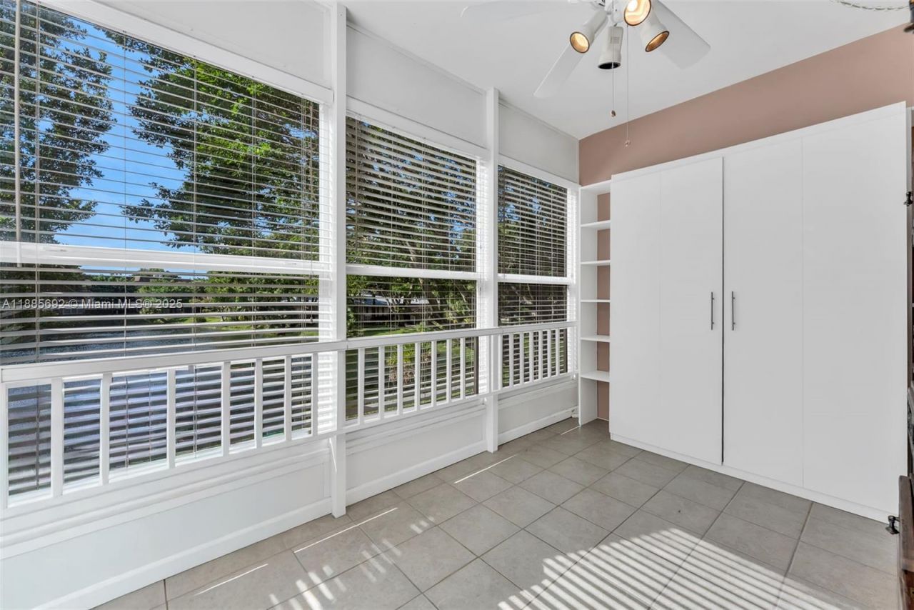 5000 NW 36th St, Unit 506, Lauderdale Lakes, FL 33319 Photo