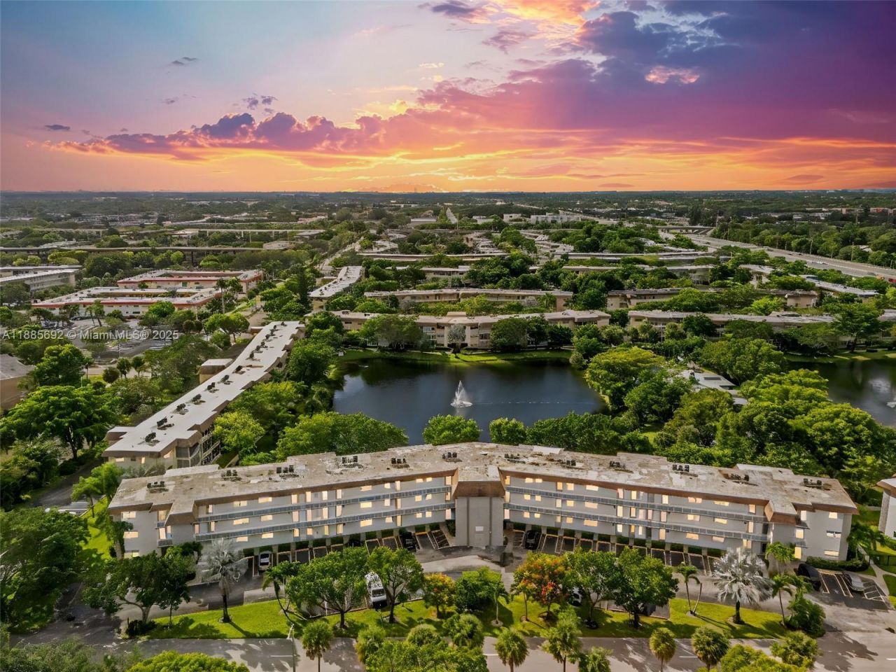 5000 NW 36th St, Unit 506, Lauderdale Lakes, FL 33319 Photo