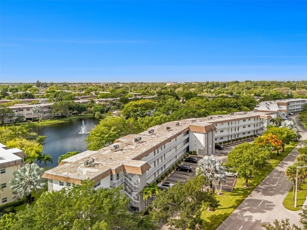 5000 NW 36th St, Unit 506, Lauderdale Lakes, FL 33319 Photo