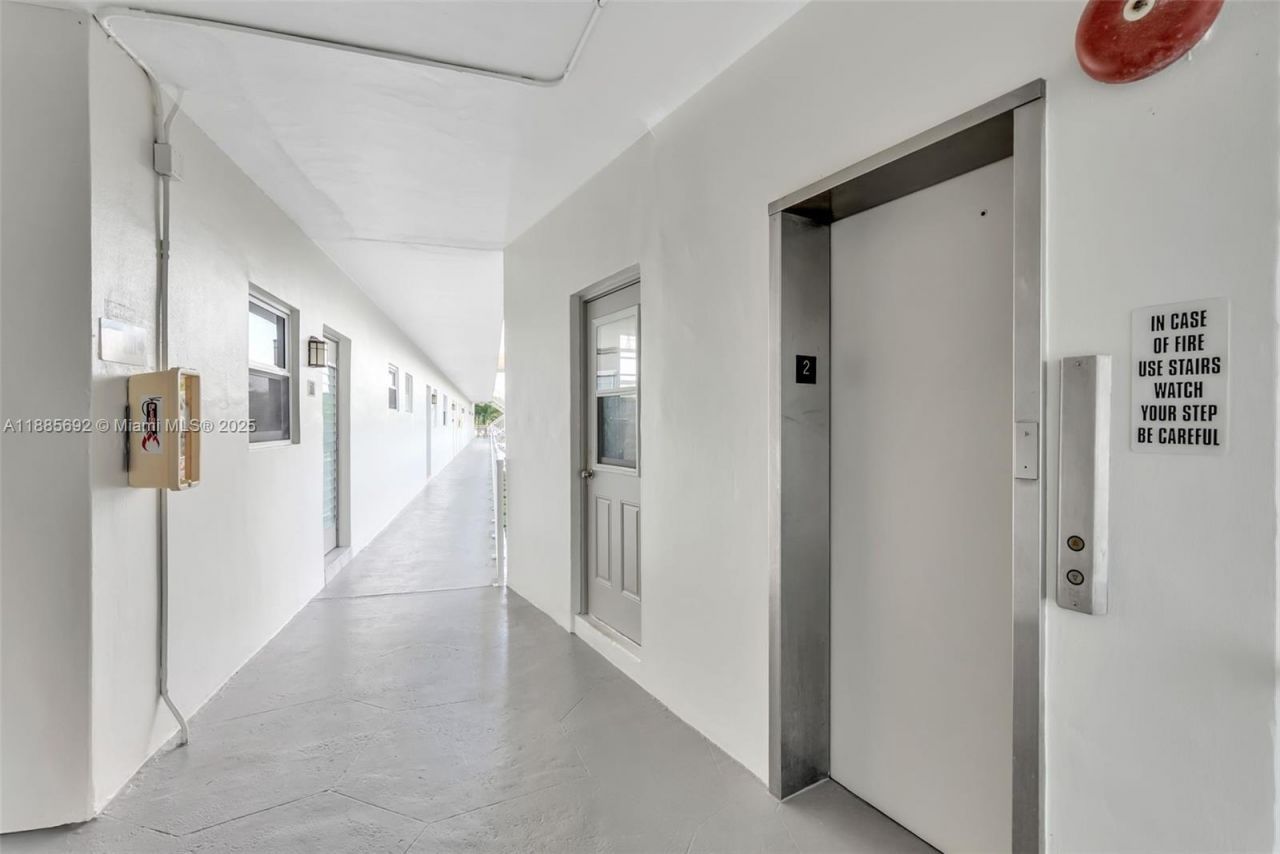 5000 NW 36th St, Unit 506, Lauderdale Lakes, FL 33319 Photo