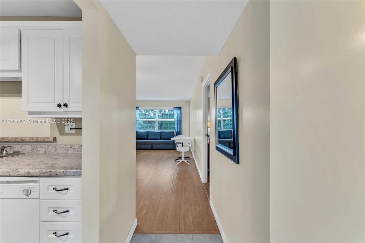 5000 NW 36th St, Unit 506, Lauderdale Lakes, FL 33319 Photo